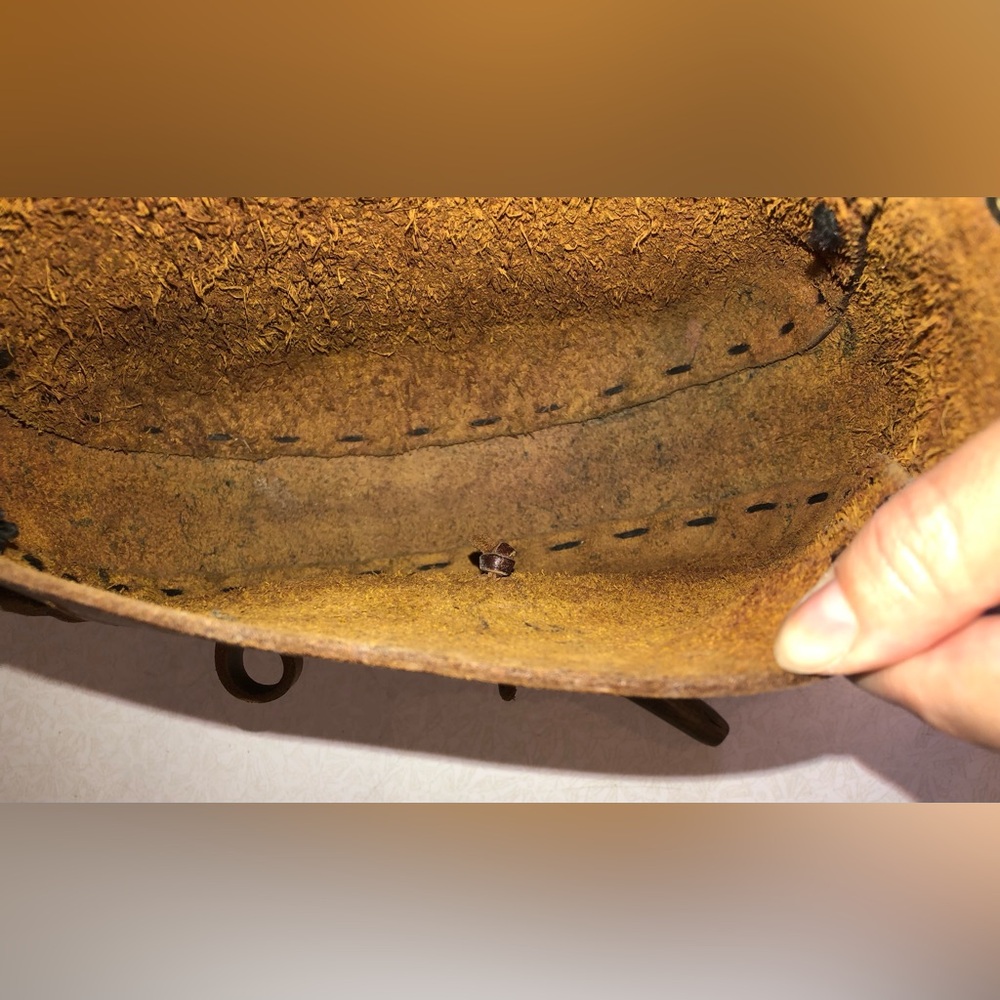 Vintage 70’s Brown Leather Saddle Shoulder Bag with Floral Design - Picture 10 of 12